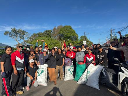 Aksi Bersih-Bersih Sampah Plastik di Desa Wanagiri: Kolaborasi Pemdes Wanagiri Dengan Masyarakat 